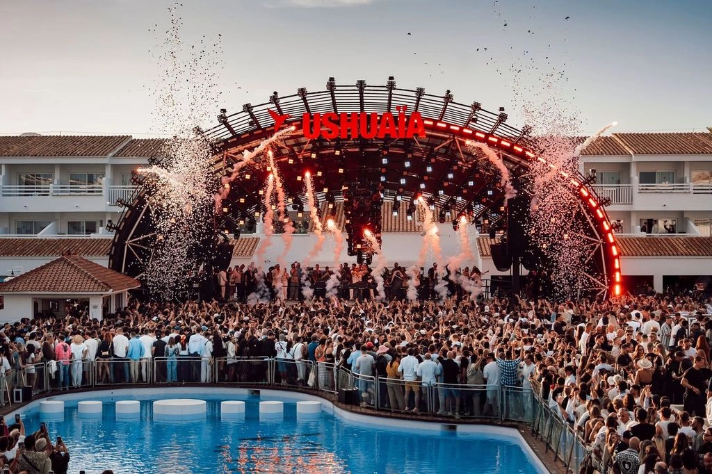 Ibiza Nightlife 2026: Inside Ushuaïa Ibiza, Hï Ibiza and [UNVRS] – Ultimate Guide